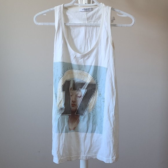 Givenchy - Picture 1 of 4